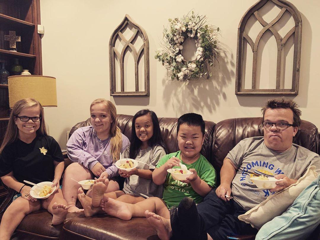 7 Little Johnstons