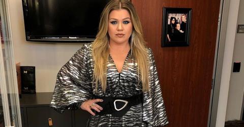 kelly clarkson topic page