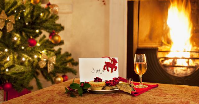 Tartlet, wine and card for Santa