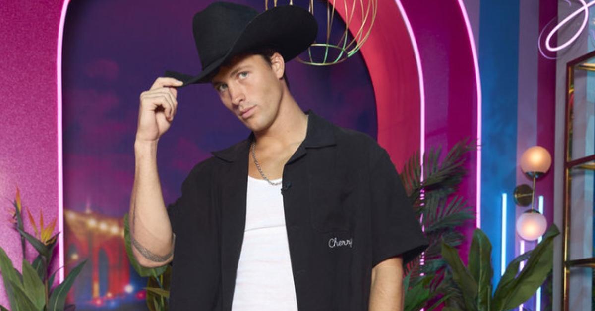 Rob Rausch's wearing a black cowboy hat on Season 6 of 'Love Island'.