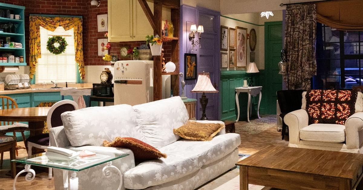 how to stay at the friends experience nyc