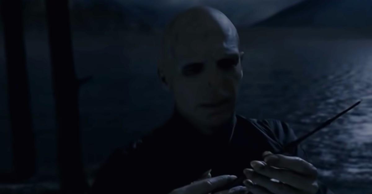 Voldemort (Ralph Fiennes) 