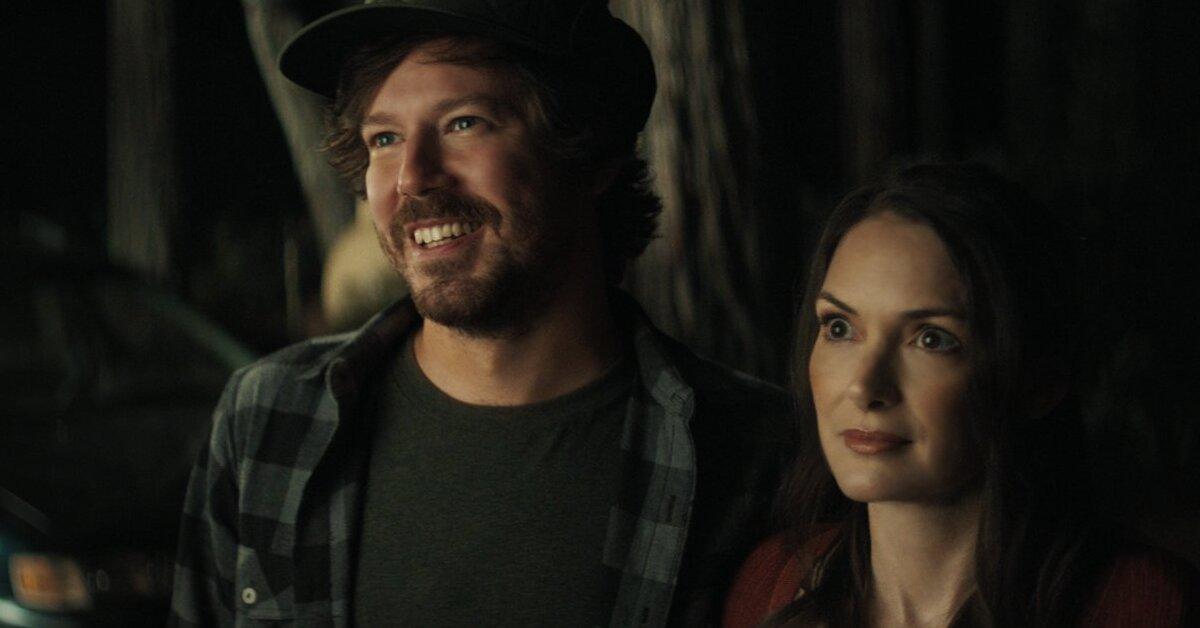 'Gone in the Night's' John Gallagher Jr. on Working With Winona Ryder ...