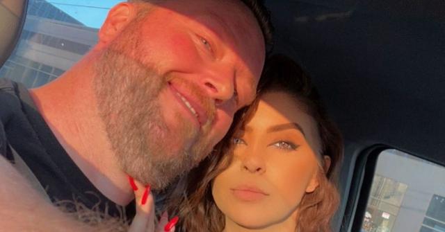 Mike Youngquist in the car with girlfriend Sara Rose