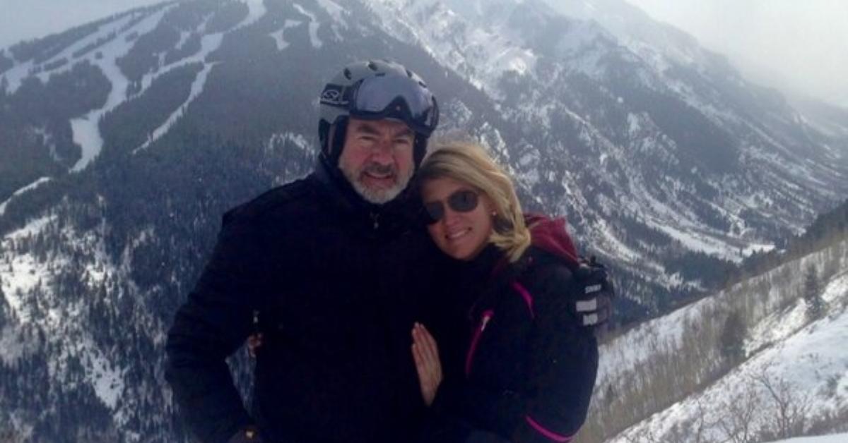 Neil Diamond and his wife in front of snowy mountains.