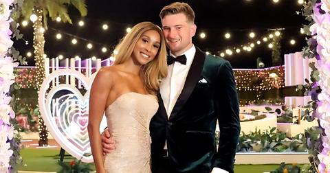 Taylor and Bergie pose for a 'Love Island USA' finale photo