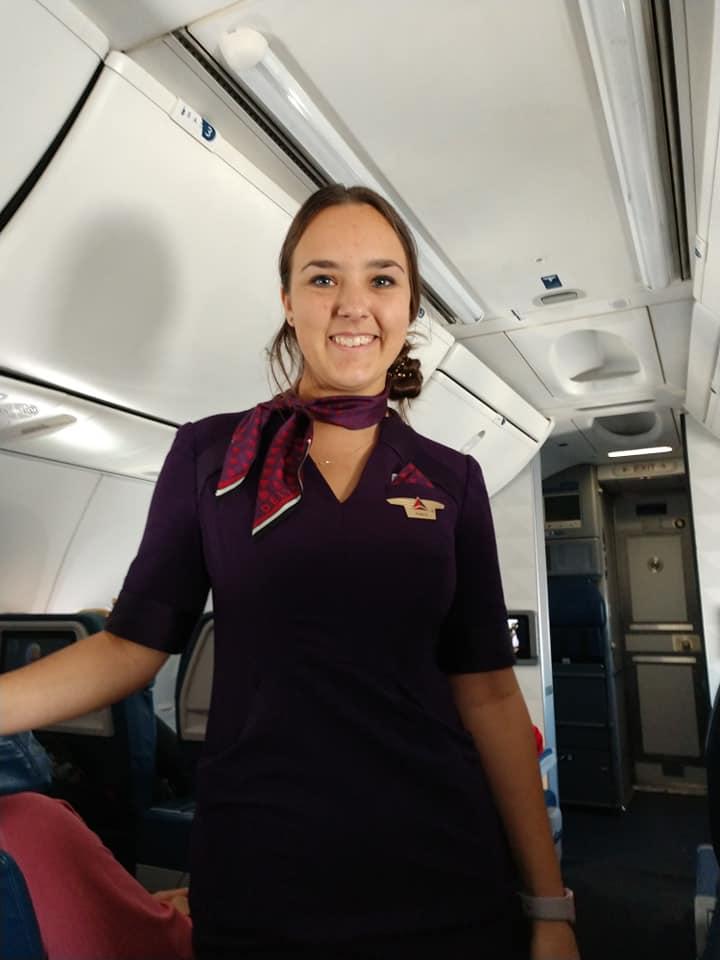 Flight Attendant Has to Work During Christmas, but Her Father Still ...