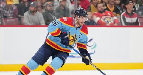 lorida Panthers center Aleksander Barkov (16) changes direction after a turnover during the game between the Boston Bruins and the Florida Panthers