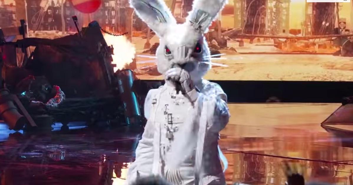 onderdelen zingen verwijderen Who Is the Rabbit on 'The Masked Singer' — Clues Point To...