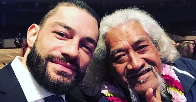(L-R): Roman Reigns and Sika Anoaʻi