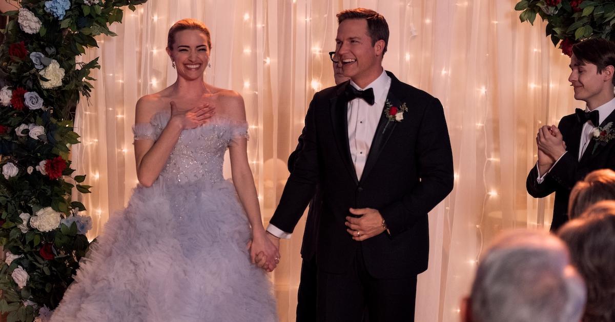 Brianne Howey as Georgia, Scott Porter as Mayor Paul Randolph in episode 210 of Ginny & Georgia