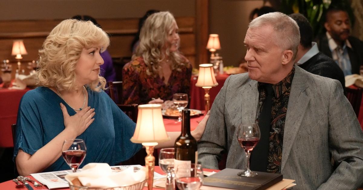 Wendi McLendon-Covey and Anthony Michael Hall on 'The Goldbergs'
