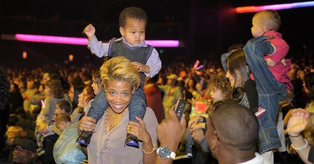 Singer Kelis Lives on a Farm With Her Three Children