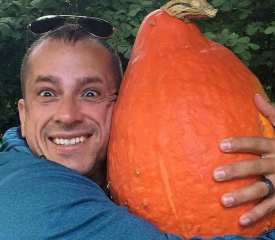 Fairfield pumpkin carver featured on Season 2 of Food Network's 'Outrageous  Pumpkins'