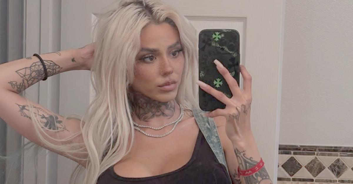 BeastEater in a mirror selfie after her breakup from Marcus.