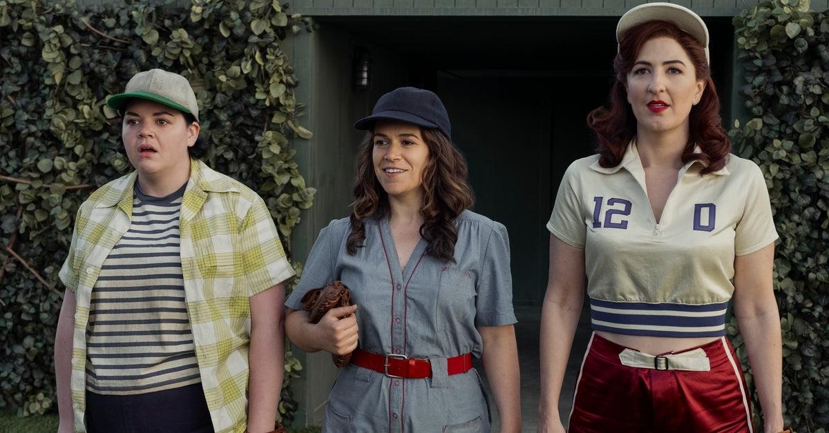 Melanie Field, Abbi Jacobson, and D’Arcy Carden on ‘A League of Their Own’ 