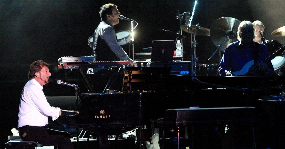 Supertramp playing a concert