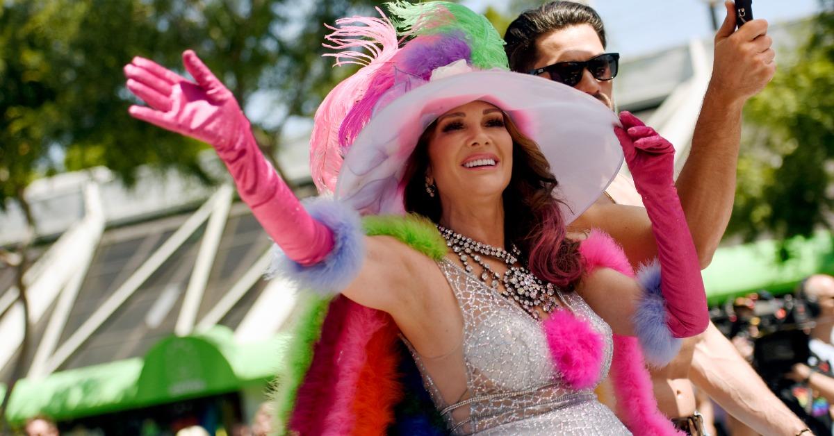 Lisa Vanderpump waving