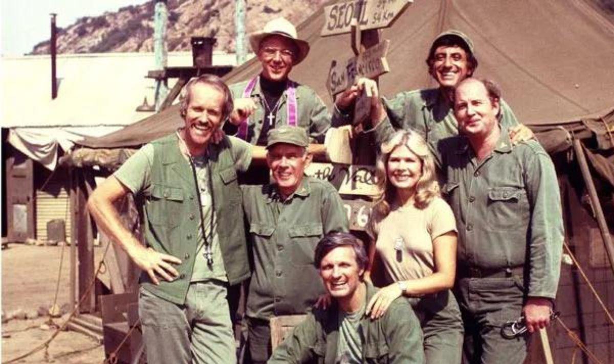 The cast of M*A*S*H poses in on-set in their uniforms