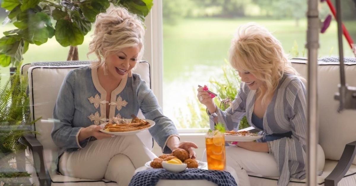 Dolly Parton and her sister Rachel eating a meal.