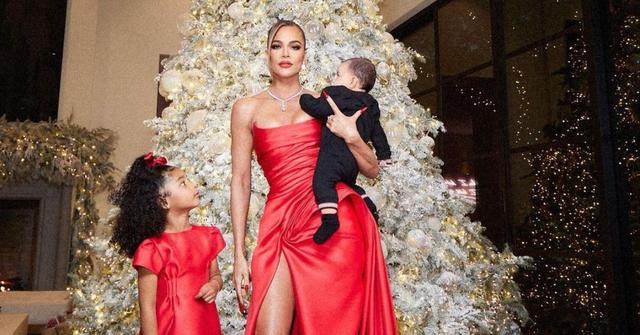 (l-r): True Thompson, Khloe Kardashian, Tatum Thompson in front of a Christmas tree,