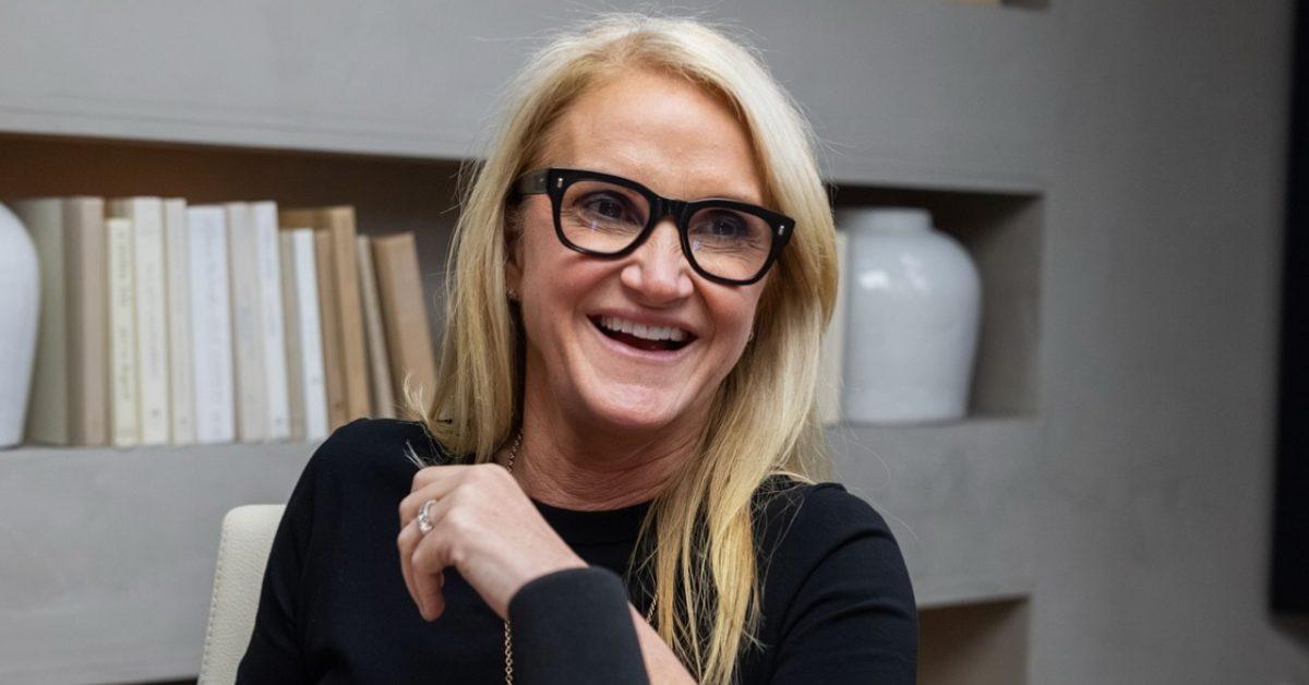 Is Mel Robbins a Therapist? The Truth About Her Credentials