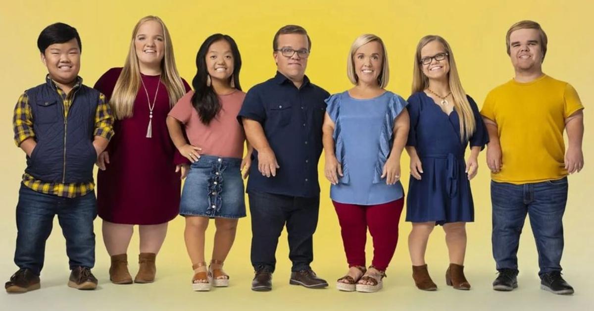 7 Little Johnstons Season 14 promo photo on yellow background