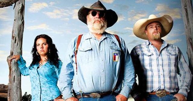 'American Hoggers' cast poses in promotional photo