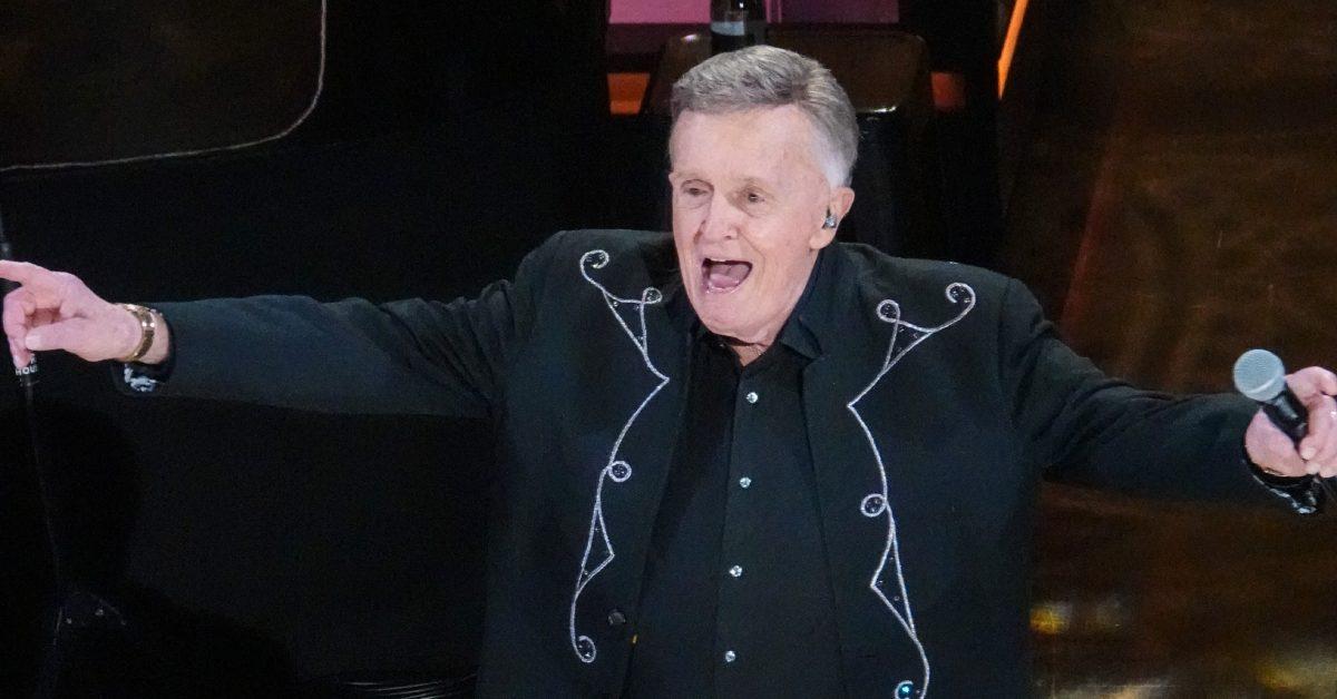 Bill Anderson performing in 2025.