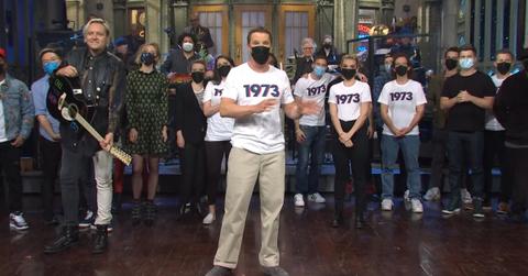 The cast and host of 'SNL' wearing "1973" shirts