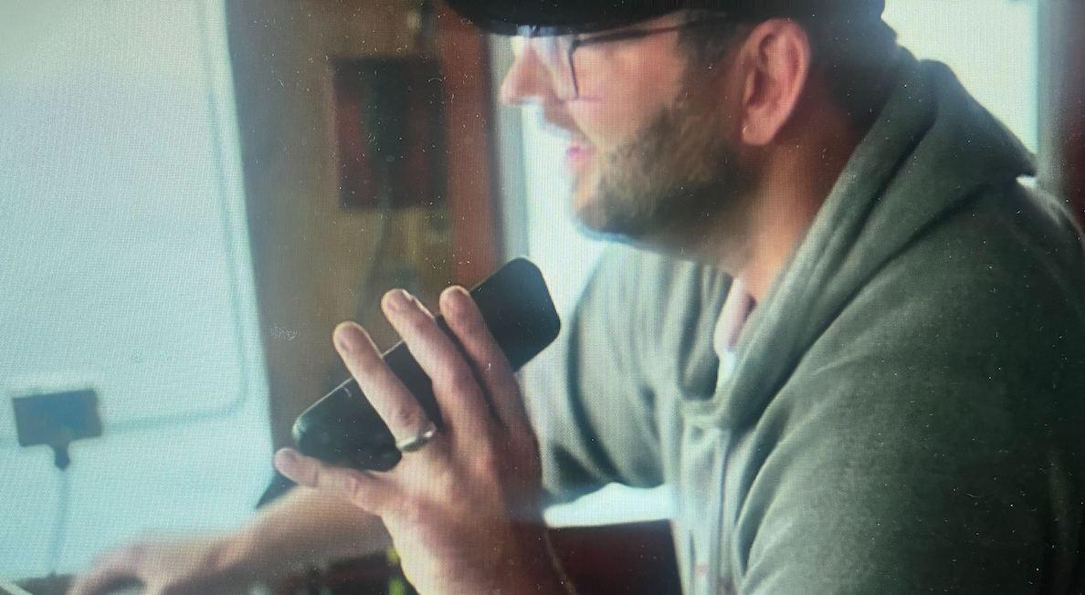 How Do They Use Cellphones at Sea on ‘Deadliest Catch?’ Daily News