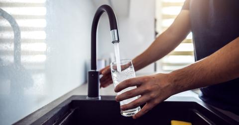 What Happens if You Only Drink Water for 20 Days? Your Mileage May Vary