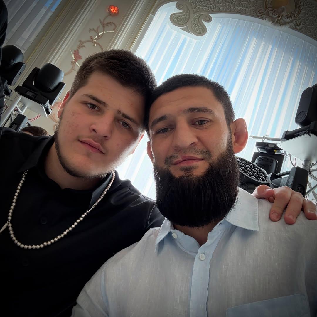 khamzat-chimaev-selfie