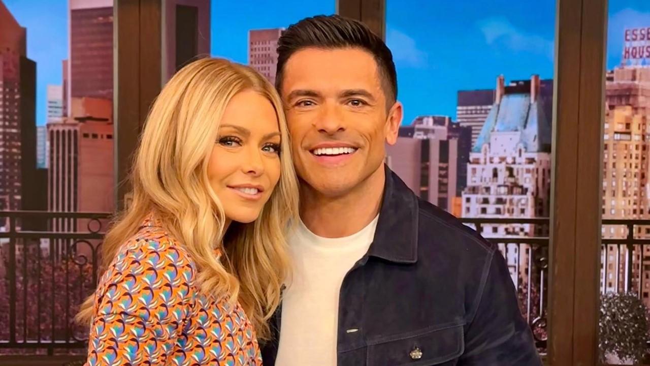 Kelly Ripa and Mark Consuelos on 'Live With Kelly and Mark'