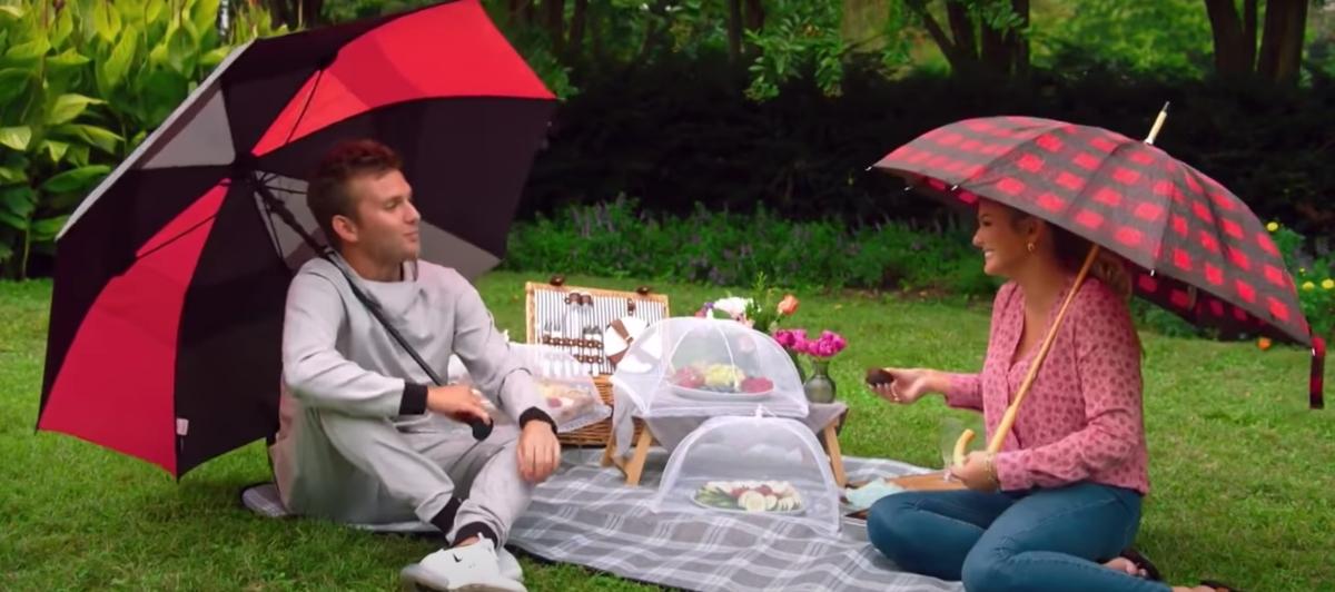 Chase and Emmy having a picnic in the rain on Season 9 of 'Chrisley Knows Best'.