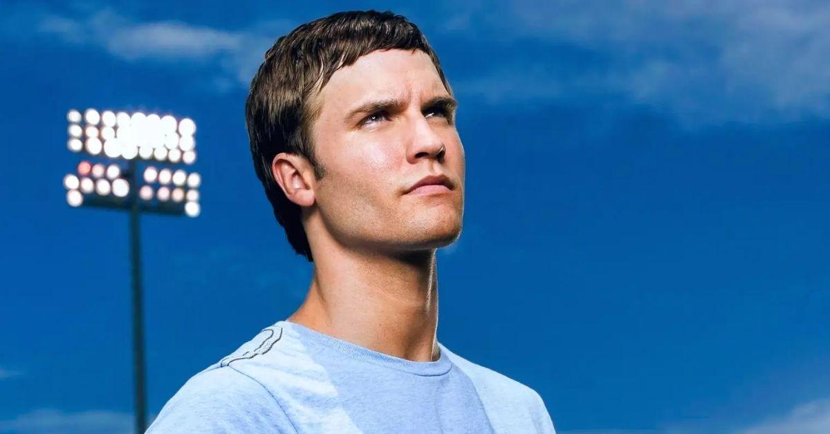 Jason Streets stands before a sky background on 'Friday Night Lights'