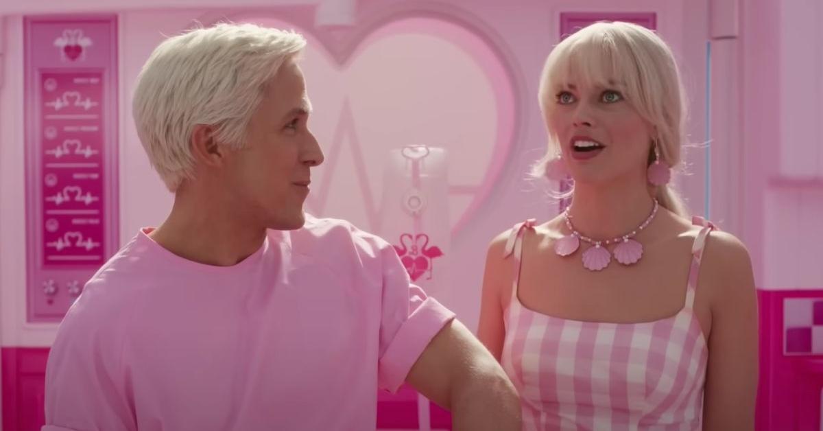 Ryan Gosling dans le rôle de Ken et Margot Robbie dans le rôle de Barbie dans le film 