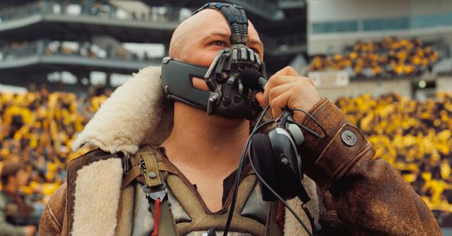 Bane (Tom Hardy) wears a mask in 'The Dark Knight Rises'