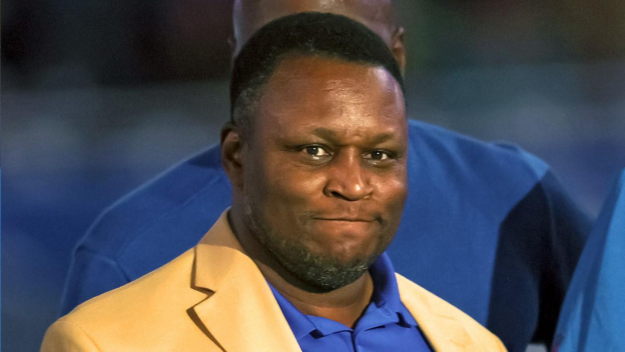 Barry Sanders at the unveiling of a statue in his honor during half-time when the Lions played the Dolphins on Oct. 30, 2022.