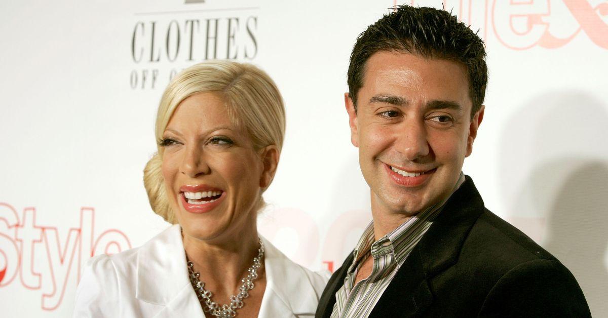 (l-r): Tori Spelling and her first husband, Charlie Shanian, smiling on the red carpet.