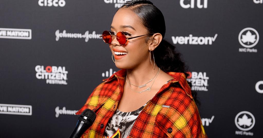 What Does H.E.R. Look Like Without Glasses? See Official Pictures