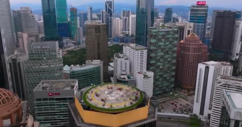 Contestants compete on a roof in Season 2 of The Mole