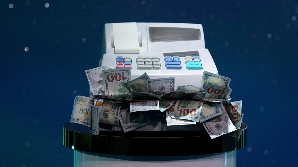 Cash register cake on 'Is It Cake?'