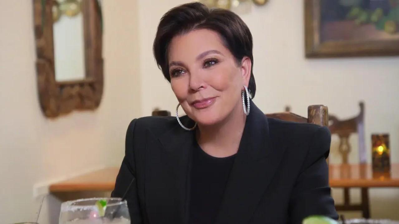 Kris Jenner at a restaurant in Hulu's 'The Kardashians'