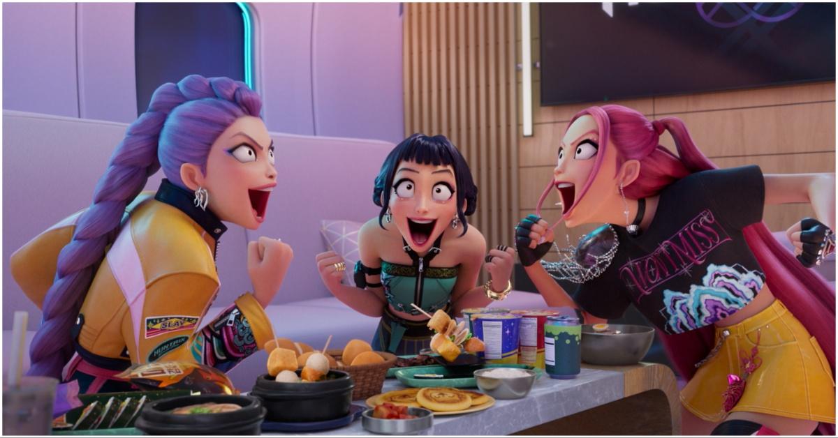 HUNTRX eating on the plane before their show