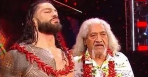 (L-R): Roman Reigns and Sika Anoaʻi