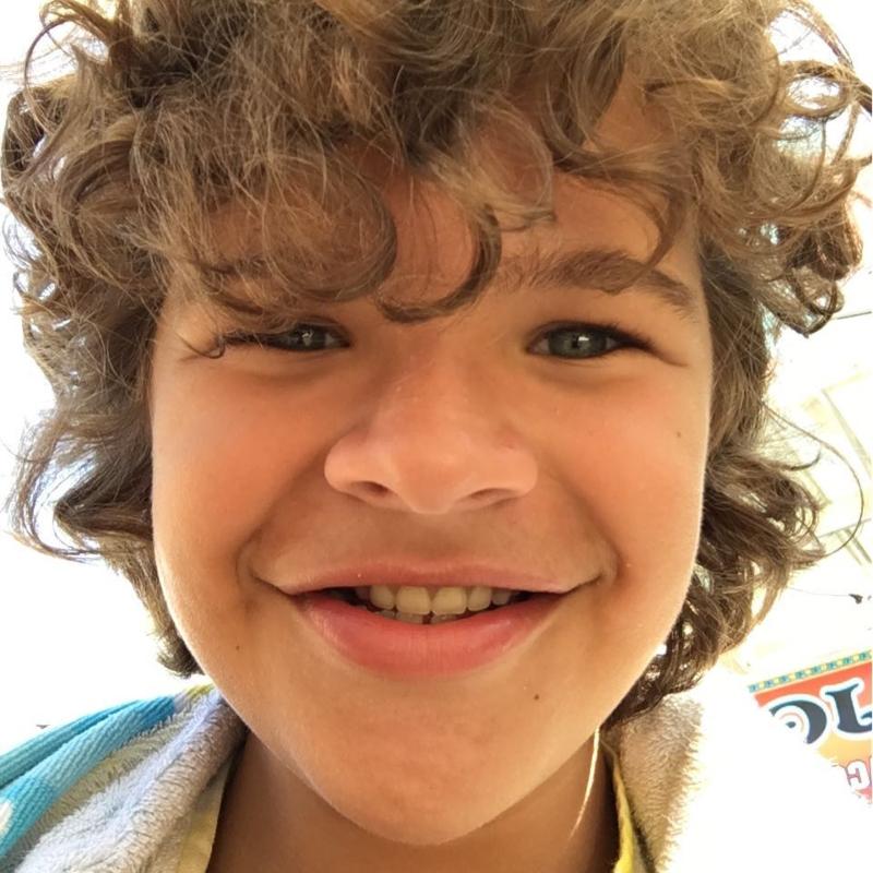 Dustin from “Stranger Things” loves showing off his fake teeth in