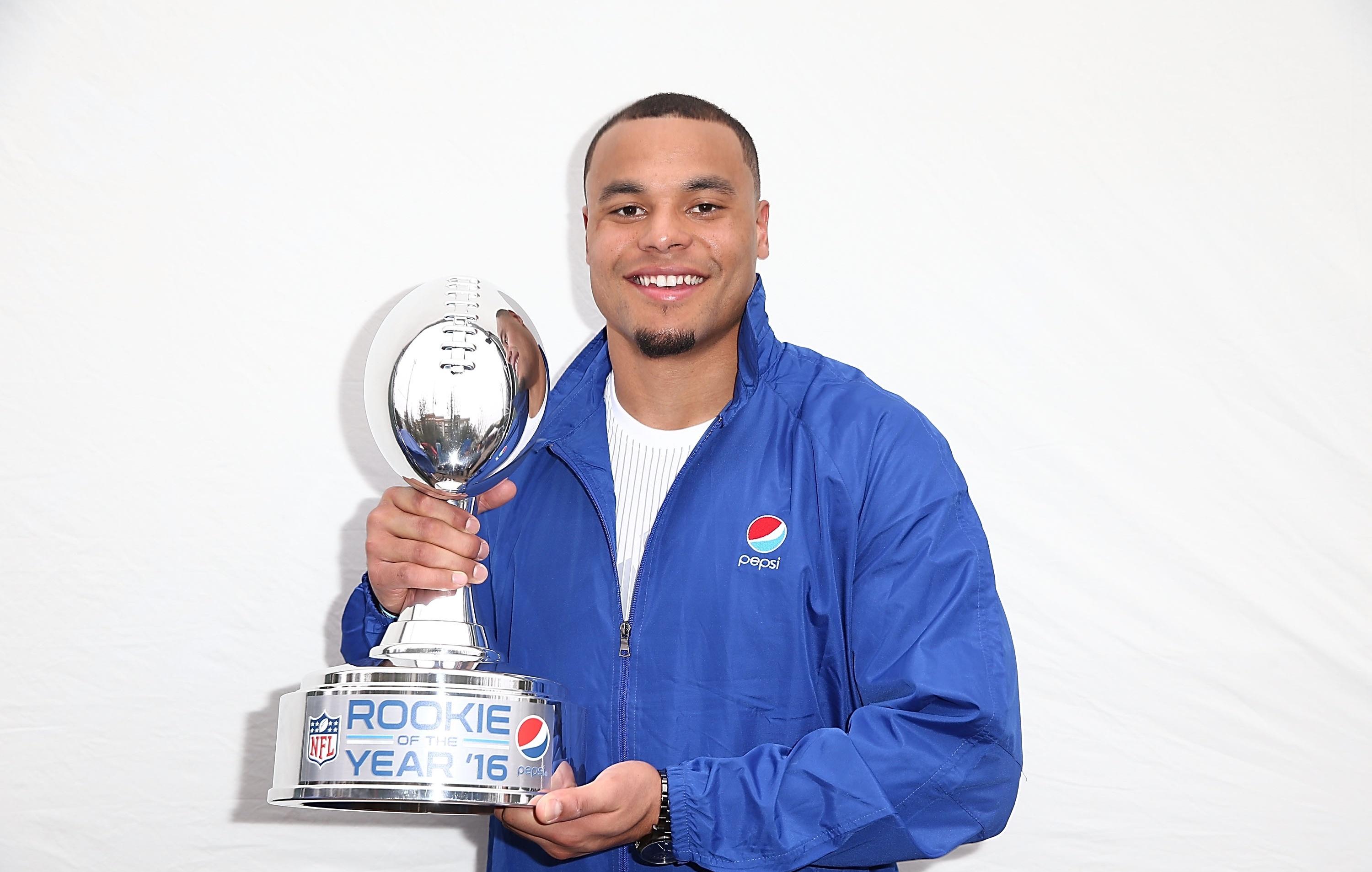 Dallas Cowboys quarterback Dak Prescott wins 2016 Pepsi Rookie of the Year