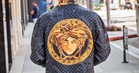 versace-1559670597661.jpg