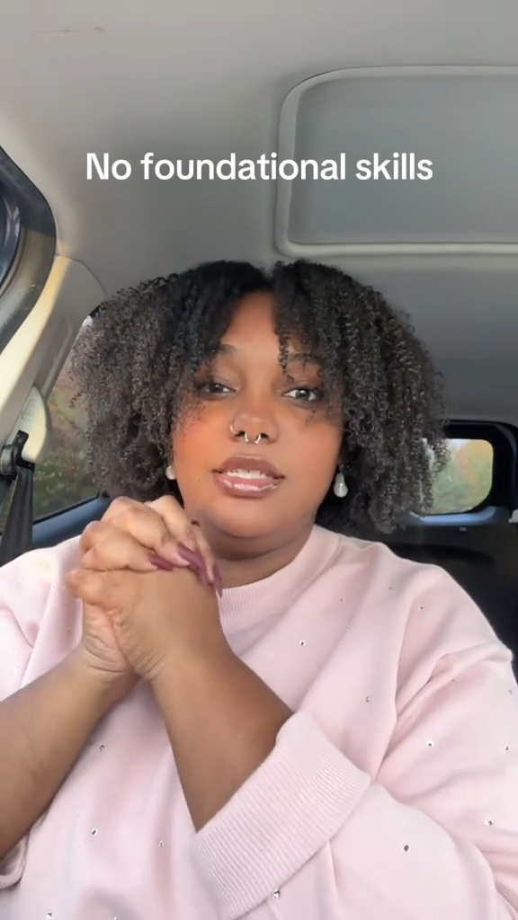 Dee explaining story on TikTok